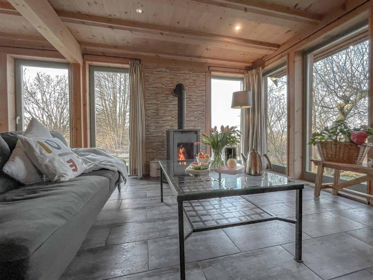 Traumhaff Kuestenchalets - Einzigartige Chalets An Der Ostsee. Ganz Aus Laerchenholz Mit Kamin Und Sauna Vogelsang-Warsin Εξωτερικό φωτογραφία