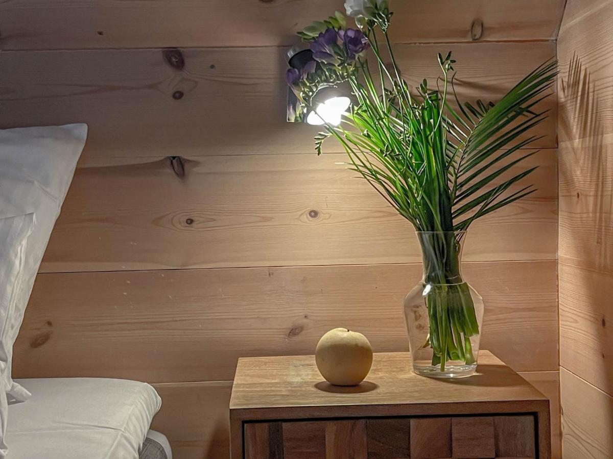 Traumhaff Kuestenchalets - Einzigartige Chalets An Der Ostsee. Ganz Aus Laerchenholz Mit Kamin Und Sauna Vogelsang-Warsin Εξωτερικό φωτογραφία