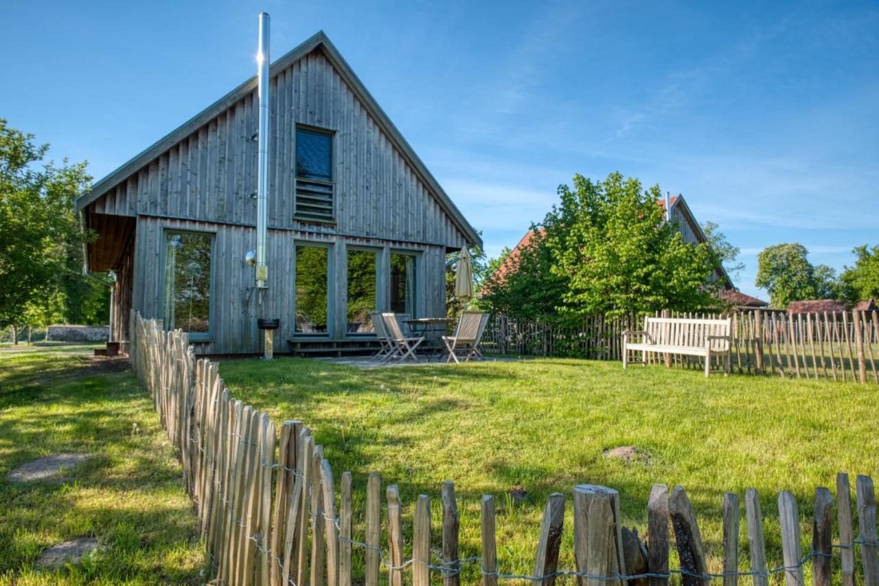 Traumhaff Kuestenchalets - Einzigartige Chalets An Der Ostsee. Ganz Aus Laerchenholz Mit Kamin Und Sauna Vogelsang-Warsin Εξωτερικό φωτογραφία