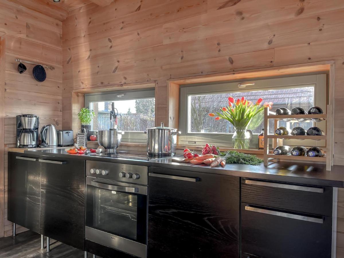 Traumhaff Kuestenchalets - Einzigartige Chalets An Der Ostsee. Ganz Aus Laerchenholz Mit Kamin Und Sauna Vogelsang-Warsin Εξωτερικό φωτογραφία