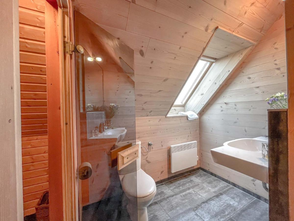 Traumhaff Kuestenchalets - Einzigartige Chalets An Der Ostsee. Ganz Aus Laerchenholz Mit Kamin Und Sauna Vogelsang-Warsin Εξωτερικό φωτογραφία