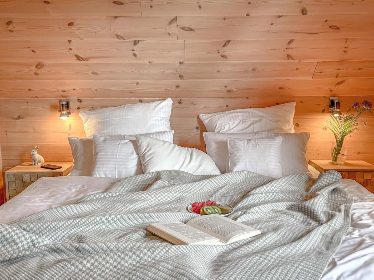 Traumhaff Kuestenchalets - Einzigartige Chalets An Der Ostsee. Ganz Aus Laerchenholz Mit Kamin Und Sauna Vogelsang-Warsin Εξωτερικό φωτογραφία