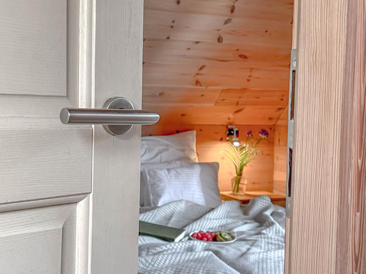 Traumhaff Kuestenchalets - Einzigartige Chalets An Der Ostsee. Ganz Aus Laerchenholz Mit Kamin Und Sauna Vogelsang-Warsin Εξωτερικό φωτογραφία