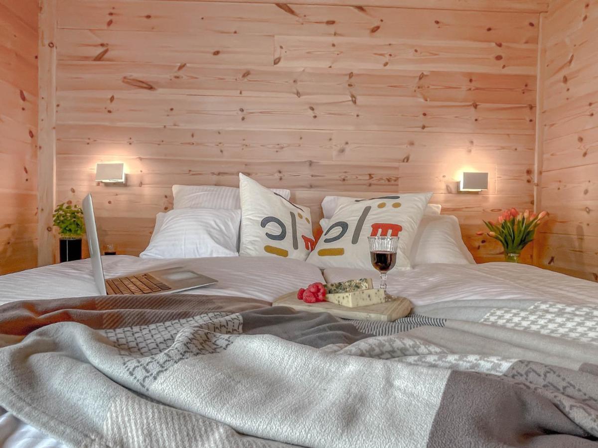 Traumhaff Kuestenchalets - Einzigartige Chalets An Der Ostsee. Ganz Aus Laerchenholz Mit Kamin Und Sauna Vogelsang-Warsin Εξωτερικό φωτογραφία