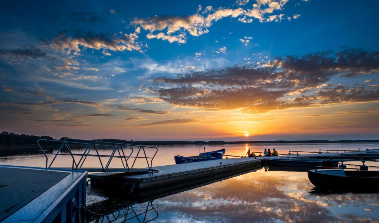 Traumhaff Kuestenchalets - Einzigartige Chalets An Der Ostsee. Ganz Aus Laerchenholz Mit Kamin Und Sauna Vogelsang-Warsin Εξωτερικό φωτογραφία